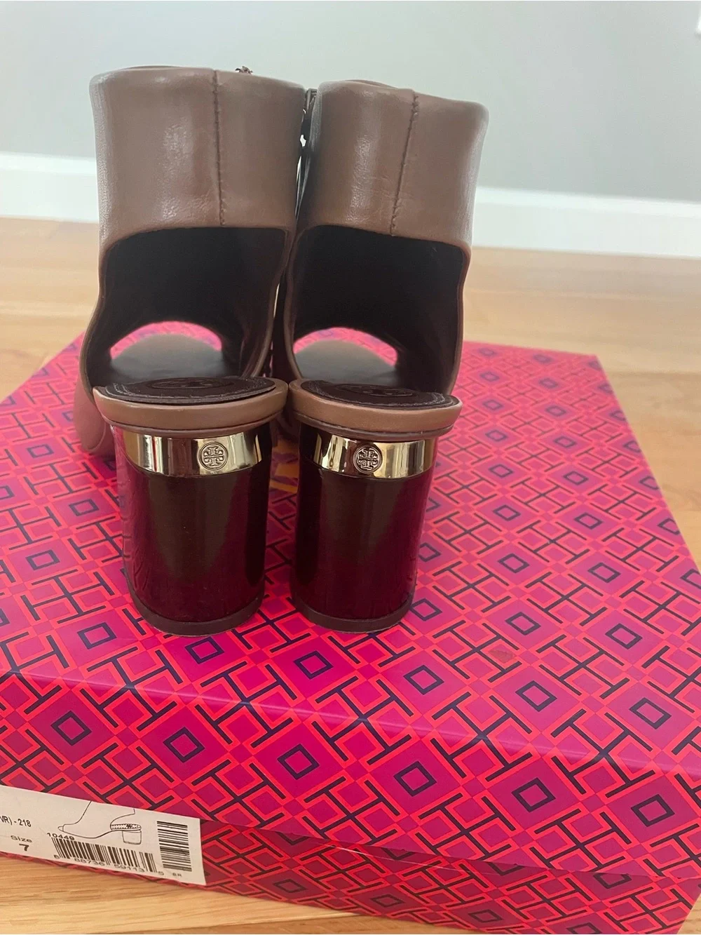 Tory Burch Leather Shoes, Size 7